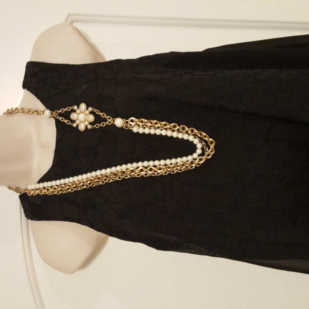 Lia Sophia long pearl necklace, with gold tone.